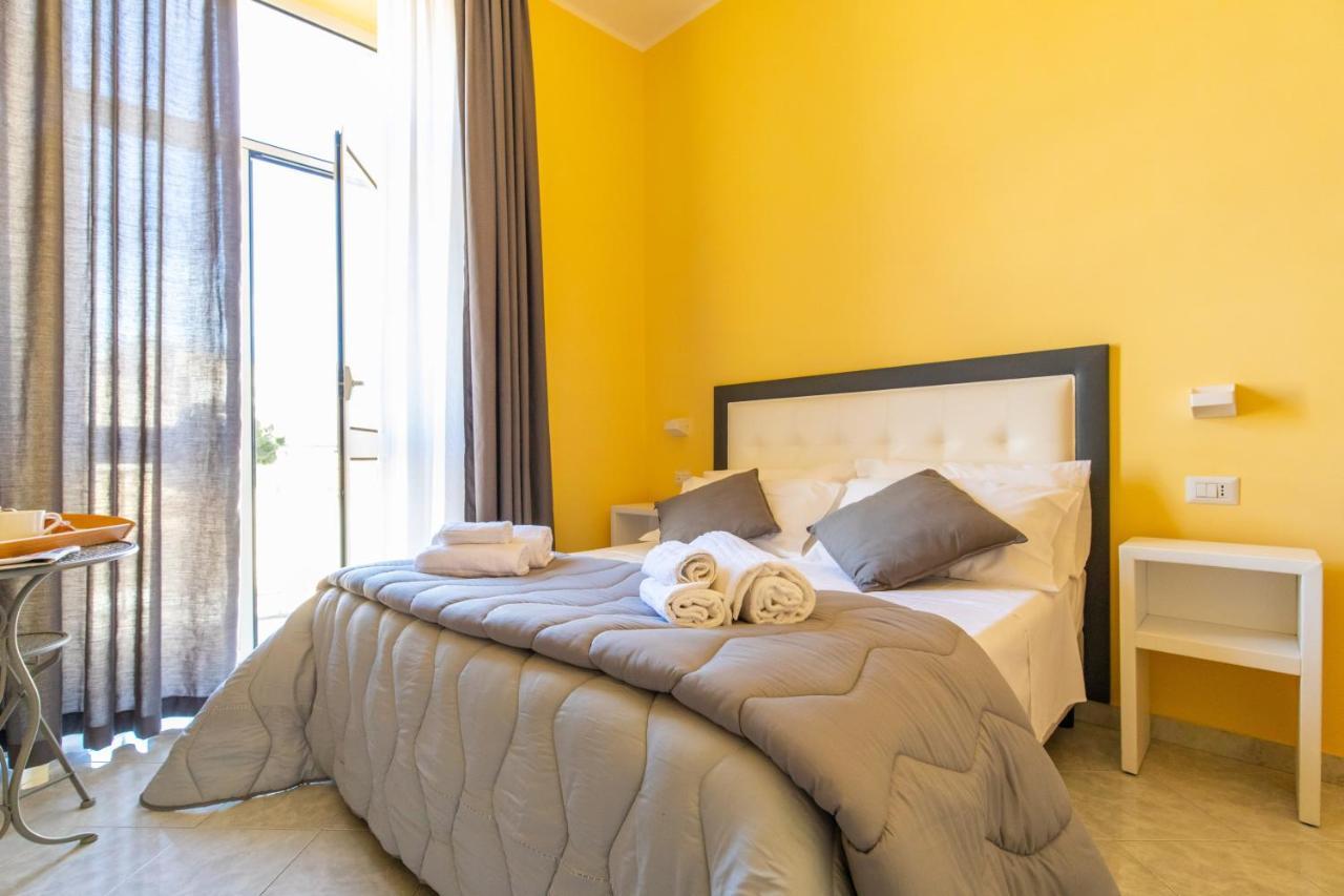B&B Trianon ナポリ エクステリア 写真